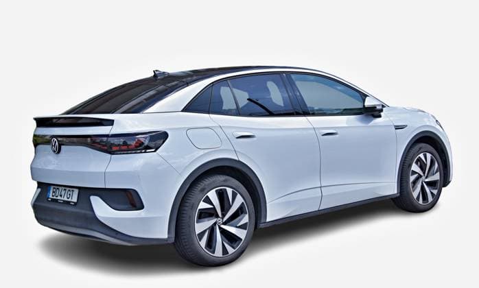 Weißes Volkswagen ID.5 GTX Elektroauto geparkt auf weißem Hintergrund Modern white Volkswagen ID.5 GTX electric SUV is parked on a white background (License=RM) Copyright: xZoonar.com GamrothxJoergx 23302940