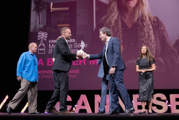 Cannes International Series Festival Canneseries, Preisverleihung Prizes Ceremony of The 8th Canneseries Festival - Cannes ‘BEST SERIE’ prize for the cast of ‘A BETTER MAN’ during the Prizes ceremony of the 8th Canneseries Festival, in Cannes. Cannes, France on April 29, 2025. Photo by Shootpix ABACAPRESS.COM Cannes Provence-Alpes-Cote d Azur France  Copyright: xShootpix ABACAx