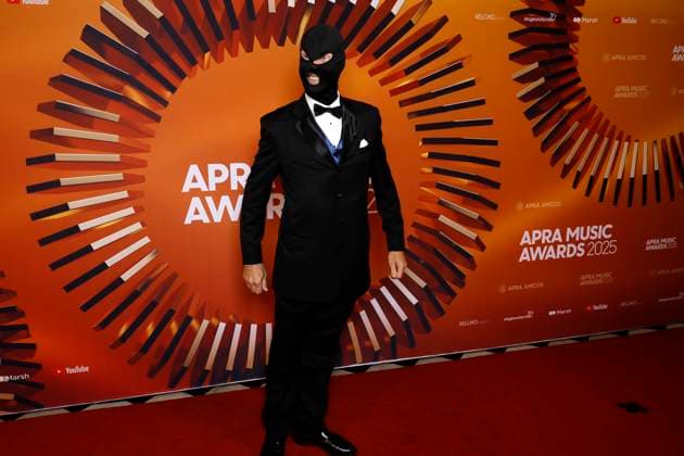 APRA MUSIC AWARDS 2025, A member of the group TISM poses for a photo during the 2025 APRA Music Awards at Melbourne Town Hall in Melbourne, Wednesday, April 30, 2025. ( NO ARCHIVING MELBOURNE VICTORIA AUSTRALIA  Copyright: xCONxCHRONISx 20250430194735006441
