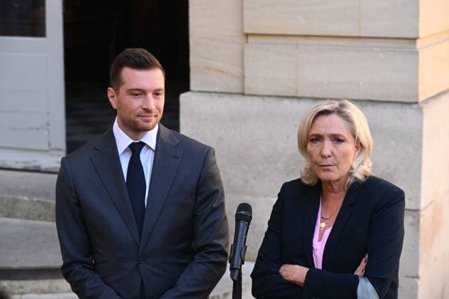 News Themen der Woche KW18 News Bilder des Tages Interview between Marine LePen, Jordan Bardella and Francois Bayrou on the introduction of proportional representation at the Hotel de Matignon, April 30, 2025 - 30 04 2025 - France Paris -  JulienxMattiax xLexPictorium LePictorium_0307483