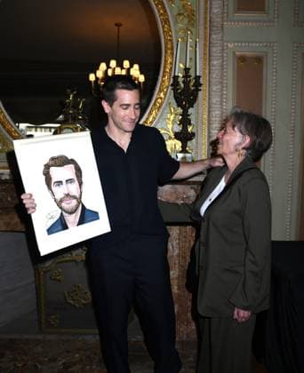 April 29, 2025, New York, New York, United States: Jake Gyllenhaal joins the legendary wall of caricatures at Sardi s in New York. April 29, 2025 New York United States - ZUMAp281 20250429_zea_p281_020 Copyright: xPhotoxImagexPressx