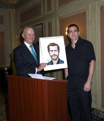 April 29, 2025, New York, New York, United States: Jake Gyllenhaal joins the legendary wall of caricatures at Sardi s in New York. April 29, 2025 New York United States - ZUMAp281 20250429_zea_p281_025 Copyright: xPhotoxImagexPressx
