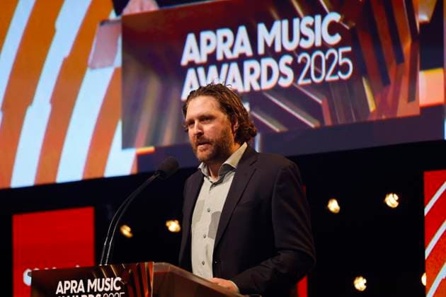 APRA MUSIC AWARDS 2025, Mark Holland of EMI Records Australia on stage during the 2025 APRA Music Awards at Melbourne Town Hall in Melbourne, Wednesday, April 30, 2025. ( NO ARCHIVING MELBOURNE VICTORIA AUSTRALIA  Copyright: xCONxCHRONISx 20250430112874328631