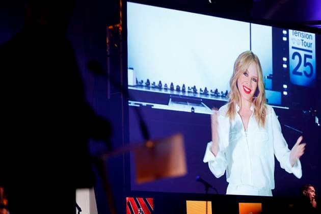 Entertainment Bilder des Tages APRA MUSIC AWARDS 2025, Kylie Minogue is seen via video link from overseas accepting her Ted Albert Award during the 2025 APRA Music Awards at Melbourne Town Hall in Melbourne, Wednesday, April 30, 2025. ( NO ARCHIVING MELBOURNE VICTORIA AUSTRALIA  Copyright: xCONxCHRONISx 20250430156506396009