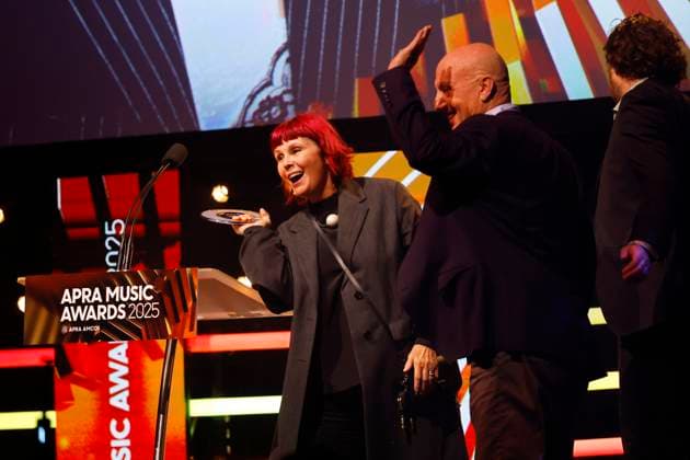 APRA MUSIC AWARDS 2025, Troye SivanÕs parents Laurelee Mellet and Shaun Mellet accept TroyeÕs Song Writer of the Year Award during the 2025 APRA Music Awards at Melbourne Town Hall in Melbourne, Wednesday, April 30, 2025. ( NO ARCHIVING MELBOURNE VICTORIA AUSTRALIA  Copyright: xCONxCHRONISx 20250430194707083784