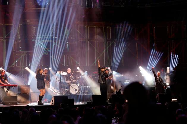 APRA MUSIC AWARDS 2025, Denni, Taija Zaya with band perform on stage during the 2025 APRA Music Awards at Melbourne Town Hall in Melbourne, Wednesday, April 30, 2025. ( NO ARCHIVING MELBOURNE VICTORIA AUSTRALIA  Copyright: xCONxCHRONISx 20250430187504641066
