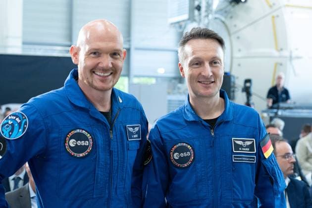 v.l. Alexander GERST, Astronaut, Matthias MAURER, Astronaut, SpaceTech.NRW Raumfahrtkonferenz im Deutschen Zentrum fuer Luft- und Raumfahrt in Koeln, 30.04.2025. *** f l Alexander GERST, astronaut, Matthias MAURER, astronaut, SpaceTech NRW Space Conference at the German Aerospace Center in Cologne, 30 04 2025