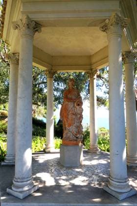 Villa et jardins Ephrussi de Rothschild Sylvestre MAXPPP saint jean cap ferrat France 30 04 2025 villa ephrussi de rothschild, temple statue A palace built during the Belle Epoque and its magnificent gardens Located between Nice and Monaco, overlooking the Mediterranean, the Villa Ephrussi de Rothschild is a magnificent palace surrounded by nine themed gardens French garden, Spanish garden, Florentine garden, lapidary garden, Japanese garden, exotic garden, Provencal garden, roseraie Villa et jardins Ephrussi de Rothschild Saint Jean Cap Ferrat France April 30 2025 A villa built during the Belle Epoque and its magnificent gardens Located between Nice and Monaco, overlooking the Mediterranean, the Villa Ephrussi de Rothschild is a magnifice  Copyright: xMAXPPPxSylvestrex SYL202504306164 SYL202504306164