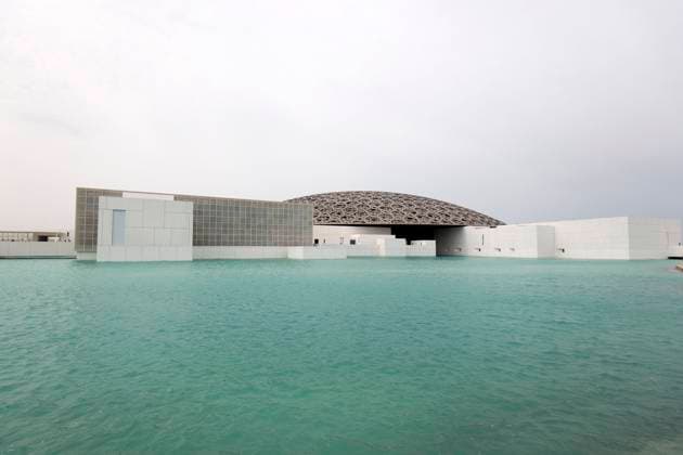 Creative Highlights World Louvre Kunstmuseum in Abu Dhabi in den Vereinigten Arabischen Emiraten Abu Dhabii, United Arab Emirates - February 25, 2025: Louvre Art Museum in Abu Dhabi in United Arab Emirates (License=RF) Copyright: xZoonar.com JanuszxPienkowskix 23270631