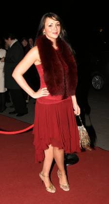 Bafta Awards - British Academy Awards MARTINE MCCUTCHEON Bafta Awards - British Academy Awards 15 February 2004 full length, full-length, red dress, gold strappy sandals, fur stole London Great Britain Copyright: xAdamxHoughton CapitalxPicturesx