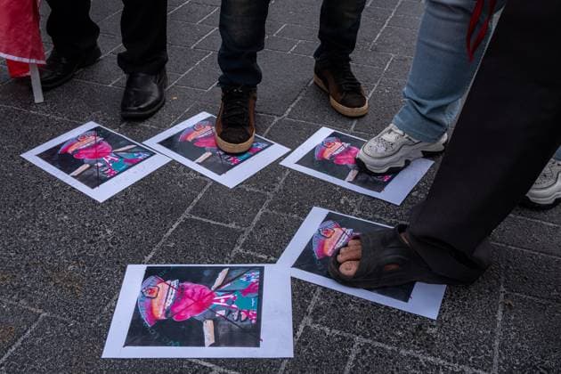 The International Labour Day in Bangkok, Thailand - 01 May 2025 Myanmar worker seen stepping on a portrait of Min Aung Hlaing during the march to mark the international labor day. Thai and Myanmar workers marched together in the center of Bangkok to mark the International Labour Day and calling for the workers rights and protest against the Myanmar military government. Bangkok Thailand Copyright: xPeeraponxBoonyakiatx xSOPAxImagesx LabourDay-2