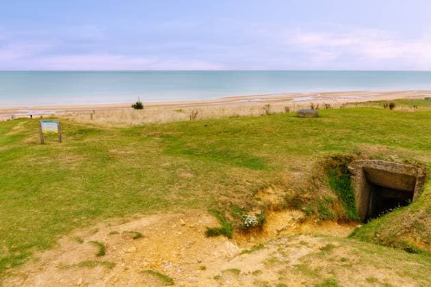 Omaha Beach an der Côte de Nacre (Cote de Nacre, Perlmuttküste, Landungsstrände) im Département Calvados in der Region Normandie in Frankreich *** Omaha Beach to the Côte de nacre Cote de Nacre, Mother-of-pearl coast, Landing beaches at Department Calvados in the Region Normandy in France