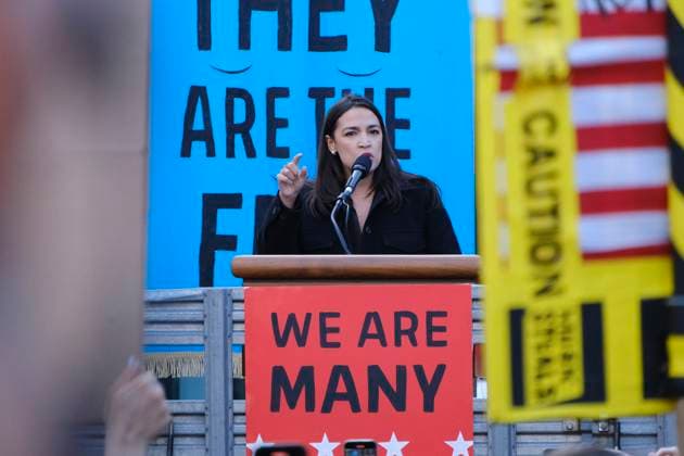 News Bilder des Tages New York, NY- May 1st 2025: Alexandria Ocasio-Cortez speaks to thousands of New Yorkers at the May Day Rally in Foley Square Copyright: xKatiexGodowskix