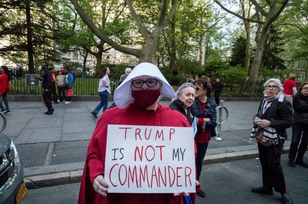 News Themen der Woche KW18 News Bilder des Tages May 1, 2025, New York, New York, U.S: Demonstrators march along Broadway after leaving rally protesting the Trump administrationÃ¢â‚¬â ¢s policies both in the U.S. and abroad at Foley Square New York. The end point of the march wrapped up in Battery Park. New York U.S - ZUMAp140 20250501_zap_p140_048 Copyright: xBrianxBranchxPricex