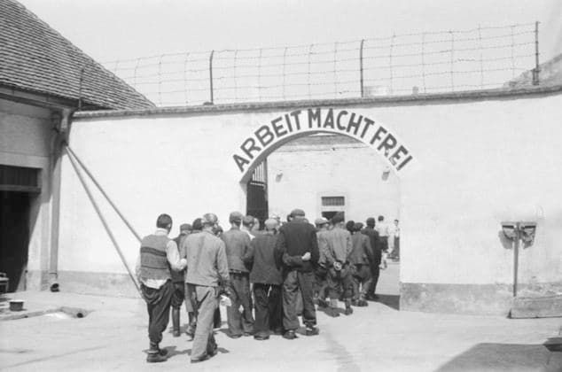 Archivbilder der Woche KW18 ***MAY 9, 1945 FILE PHOTO***The pictures were taken by the editor of the Czech Press Agency J.Vosolsobe, who took part as a reporter in the work of expedition sent from Prague to Terezin during liberation, Czechoslovakia, May 9, 1945. They are the first authentic documents about the horrors in Terezin Small Fortress and in the Ghetto. Pictured: Quarantine in the Terezin ghetto, where after liberation, hundreds of internees waited for a medical certificate so they could leave Terezin. (CTKxPhoto VosolsobexJosef) CTKPhotoFO01210509  CTKPhotoFO01210509