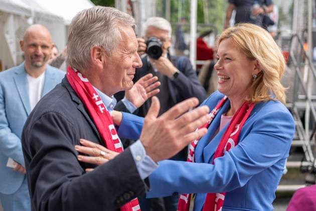 Entertainment Themen der Woche KW18 News Bilder des Tages Entertainment Bilder des Tages Christian Wulff, Rechtsanwalt und ehemaliger Bundespraesident der Bundesrepublik Deutschland, und Bundestagspraesidentin Julia Kloeckner (Klöckner, CDU) am Samstag (03.05.2025) auf dem 39. Deutschen Evangelischen Kirchentag in Hannover. Unter dem Leitwort mutig - stark - beherzt sind bis Sonntag rund 1.500 Veranstaltungen zu Glaubensfragen und gesellschaftlichen Themen wie Frieden, Klimaschutz und Rechtsextremismus geplant. Die Veranstalter rechnen mit rund 100.000 Besuchern. (Siehe epd-Meldung vom 03.05.2025) EDITORIAL USE ONLY *** Christian Wulff, lawyer and former President of the Federal Republic of Germany, and Bundestag President Julia Kloeckner Klöckner, CDU on Saturday 03 05 2025 at the 39th German Protestant Church Congress in Copyright: epd-bild TimxWegner Kloeckner_0013
