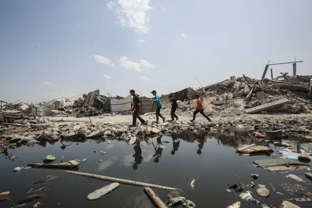 News Themen der Woche KW18 News Bilder des Tages Displaced Palestinians taking refuge in makeshift tents and heavily damaged schools or houses continue their life amid the ongoing humanitarian crisis due to Israeli blockade in Jabalia Displaced Palestinians taking refuge in makeshift tents and heavily damaged schools or houses continue their life amid the ongoing humanitarian crisis due to Israeli blockade in Jabalia camp, north of Gaza on May 03, 2025. Palestinians are enduring harsh living conditions, lacking essential necessities like shelter, food, and clean water. Amid a worsening humanitarian crisis caused by Israel s blockade and ongoing attacks, children play among the debris as families fight to stay alive. Photo by Omar Ashtawy apaimages Jabalia Gaza Strip Palestinian Territor Copyright: xapaimagesxOmarxAshtawyx xapaimagesx