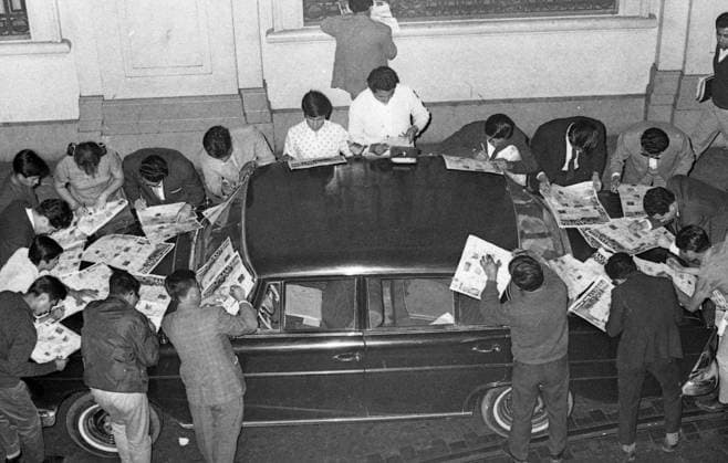 Archivbilder der Woche KW18 ElComercioPeru LIMA, DECEMBER 28, 1967 READERS OF EL COMERCIO RESOLVE THE GENIOGRAM AT THE NEWSPAPERS PREMISES PHOTO EL COMERCIO LIMA PERU EDITORIAL USE ONLY  Copyright: xGDA ElxComercio Perux-xTodosxlosxderechosxreservados.xProhibidoxelxusoxoxreproduccionxdexestaximagenxenxPerux ELxCOMERCIOx peelcomerciopic127498