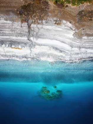 Creative Highlights World Aerial drone view of Lake Salda white sandy beach Ye?ilova, Burdur, Türkiye CR_UGOUSD250430-1696263-01