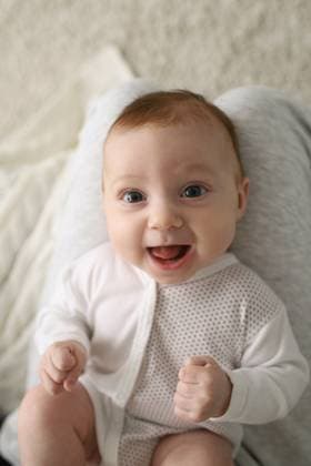 Creative Highlight Symbolbilder Close-up portrait of a smiling infant. Saint Petersburg, Saint Petersburg, Russia CR_JLUFVV250504-1716930-01 ,model released, Symbolfoto