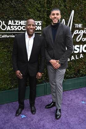 Nathan East mit Sohn Noah East bei der Alzheimer s Association Magic of Music Gala im Vibiana. Los Angeles, 04.05.2025