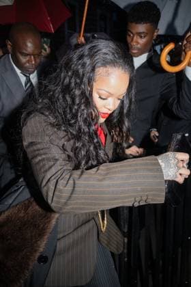 Personalities at Anna Wintours Pre Met Gala dinner in New York Rihanna at Anna Wintours Pre Met Gala dinner in New York on may 4th 2025 Yehiel Chekroune Bestimage Anna Wintour s Pre Met Gala dinner in New York on may 4th 2025 New York Etats Unis  Copyright: xYehielxChekrounex xBestimagexYehielxChekrounex xBestimagex