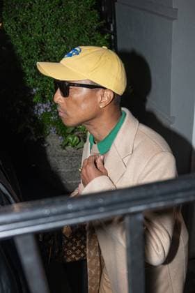 Personalities at Anna Wintours Pre Met Gala dinner in New York Pharrell Williams at Anna Wintours Pre Met Gala dinner in New York on may 4th 2025 Yehiel Chekroune Bestimage Anna Wintour s Pre Met Gala dinner in New York on may 4th 2025 New York Etats Unis  Copyright: xYehielxChekrounex xBestimagexYehielxChekrounex xBestimagex