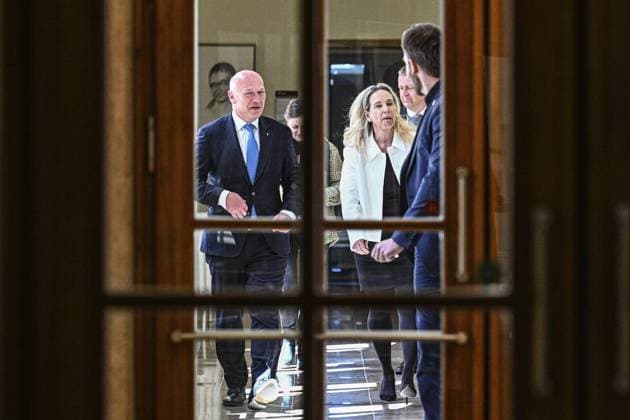 Neue Berliner Kultursenatorin Sarah Wedl-Wilson ** NUR FÜR REDAKTIONELLE ZWECKE ** EDITORIAL USE ONLY **<p>Neue Berliner Kultursenatorin Sarah Wedl-Wilson mit Berlins Regierenden Bürgermeister Kai Wegner (CDU), fotografiert am 05. Mai 2025 in Berlin. Berlin Berlin Berlin Copyright: MaurizioxGambarini *** New Berlin Senator for Culture Sarah Wedl Wilson FOR EDITORIAL PURPOSES ONLY EDITORIAL USE ONLY p New Berlin Senator for Culture Sarah Wedl Wilson with Berlins Governing Mayor Kai Wegner CDU , photographed on May 05, 2025 in Berlin Berlin Berlin Berlin Copyright MaurizioxGambarini Copyright: MaurizioxGambarini doc80i5p6a9xvkwcc8u267 ,EDITORIAL USE ONLY