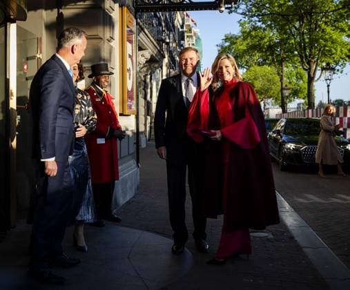 Entertainment Themen der Woche KW19 Entertainment Bilder des Tages AMSTERDAM - King Willem-Alexander and Queen Maxima arrive at Royal Theater Carre prior to the May 5 concert on the Amstel River. The concert is traditionally the conclusion of the National Liberation Celebration. ANP RAMON VAN FLYMEN netherlands out - belgium out  Copyright: xx x526321070x originalFilename: 526321070.jpg