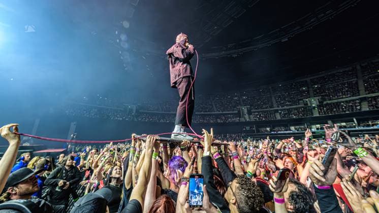 Entertainment Themen der Woche KW19 Entertainment Bilder des Tages May 5, 2025, Glasgow, United Kingdom: Tyler Joseph of Twenty One Pilots performs live on stage during a concert. Twenty One Pilots famous for their acrobatic live performances tour their latest album Clancy at Glasgow™s OVO Hydro. Glasgow United Kingdom - ZUMAs197 20250505_aaa_s197_247 Copyright: xStuartxWestwoodx