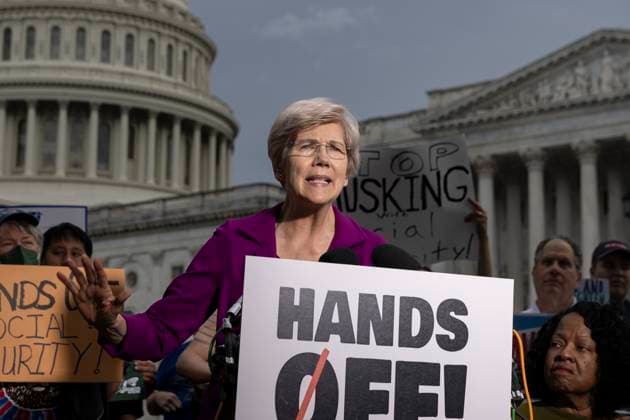 Bilder des Jahres 2025, News 05 Mai News Themen der Woche KW19 News Bilder des Tages May 5, 2025, Washington, District Of Columbia, USA: U.S. Sen. Elizabeth Warren (D-MA) speaks during a Ã¢â‚¬oeHands Off! Social SecurityÃ¢â‚¬Â press conference in front of the U.S. Capitol on May 05, 2025 in Washington, DC. Democratic members of congress spoke about how President Donald Trump s and Elon Musk s Department of Government Efficiency s (DOGE) cuts are impacting social security. Washington USA - ZUMAe119 20250505_znp_e119_003 Copyright: xMehmetxEserx