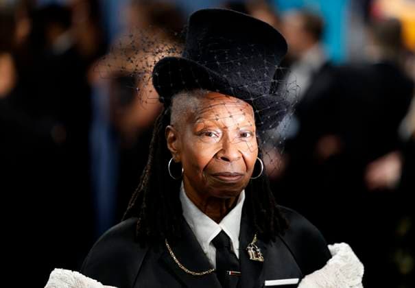 Bilder des Jahres 2025, Entertainment 05 Mai Entertainment Themen der Woche KW19 Entertainment Bilder des Tages Whoopi Goldberg arrives on the red carpet at the 2025 Met Gala celebrating the opening of Superfine: Tailoring Black Style at The Metropolitan Museum of Art on Monday, May 5, 2025 in New York City.  NYP20250505128 JOHNxANGELILLO