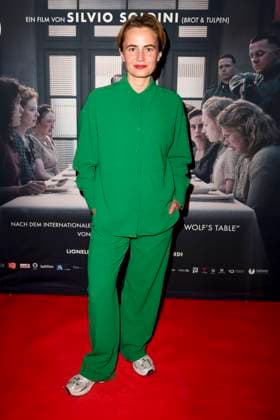 Olga von Luckwald deutsche Schauspielerin zu Gast auf dem roten Teppich bei der Kino Film Premiere Die Vorkosterinnen im Kino Babylon am 05.05.2025 in Berlin Berlin Deutschland