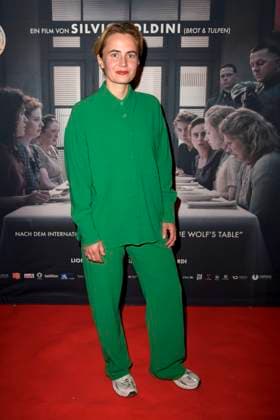 Olga von Luckwald deutsche Schauspielerin zu Gast auf dem roten Teppich bei der Kino Film Premiere Die Vorkosterinnen im Kino Babylon am 05.05.2025 in Berlin Berlin Deutschland