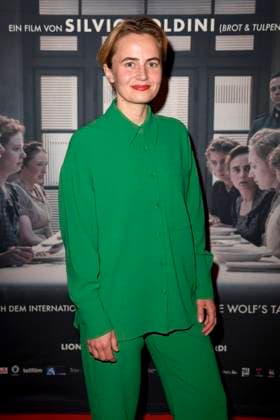 Olga von Luckwald deutsche Schauspielerin zu Gast auf dem roten Teppich bei der Kino Film Premiere Die Vorkosterinnen im Kino Babylon am 05.05.2025 in Berlin Berlin Deutschland