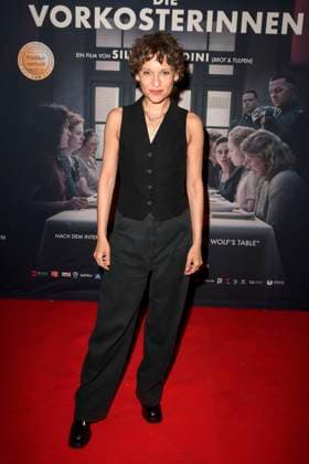 Kristin Suckow ist eine deutsche Schauspielerin zu Gast auf dem roten Teppich bei der Kino Film Premiere Die Vorkosterinnen im Kino Babylon am 05.05.2025 in Berlin Berlin Deutschland