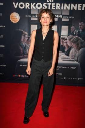Kristin Suckow ist eine deutsche Schauspielerin zu Gast auf dem roten Teppich bei der Kino Film Premiere Die Vorkosterinnen im Kino Babylon am 05.05.2025 in Berlin Berlin Deutschland
