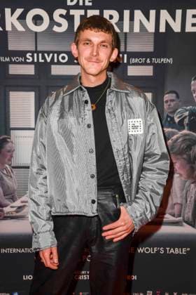 Jashua Seelenbinder zu Gast auf dem roten Teppich bei der Kino Film Premiere Die Vorkosterinnen im Kino Babylon am 05.05.2025 in Berlin Berlin Deutschland