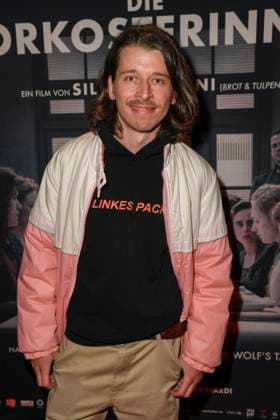 Tonio Schneider zu Gast auf dem roten Teppich bei der Kino Film Premiere Die Vorkosterinnen im Kino Babylon am 05.05.2025 in Berlin Berlin Deutschland