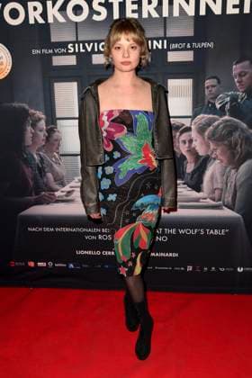 Berit Vander zu Gast auf dem roten Teppich bei der Kino Film Premiere Die Vorkosterinnen im Kino Babylon am 05.05.2025 in Berlin Berlin Deutschland