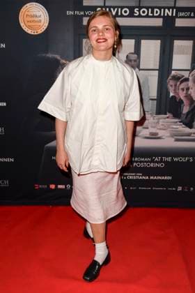 Emma Falck zu Gast auf dem roten Teppich bei der Kino Film Premiere Die Vorkosterinnen im Kino Babylon am 05.05.2025 in Berlin Berlin Deutschland