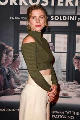 Thea Rasche zu Gast auf dem roten Teppich bei der Kino Film Premiere Die Vorkosterinnen im Kino Babylon am 05.05.2025 in Berlin Berlin Deutschland