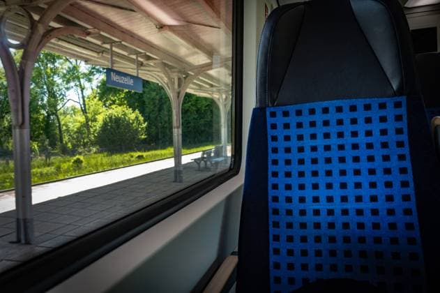 Berlin Brandenburg: DB Deutsche Bahn, Deutschlandticket. Ein Tag kreuz und quer durch den VBB Bereich mit dem Regio RE: Neuzelle - 06.05.2025 DB