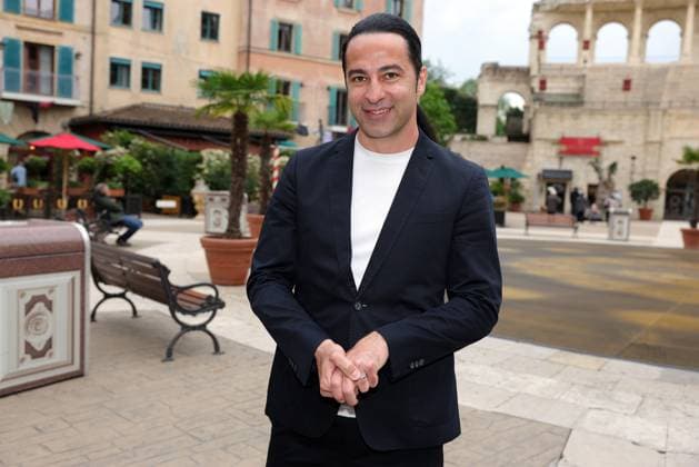 Europa-Park Eagles Charity Golfcup 2025 Bülent Ceylan vor dem Hotel Colosseo. Europa-Park Eagles Charity Golfcup 2025 am 05.05.2025. Hotel Colosseo, Rust, Baden-Württemberg, Deutschland.