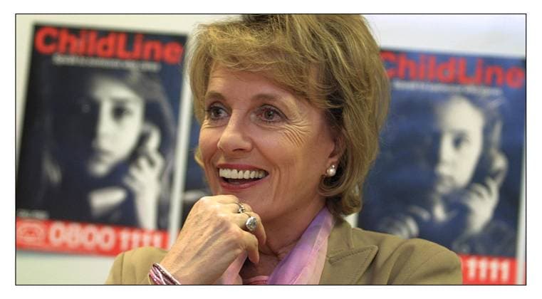 Esther Rantzen in the Childline offices in London pic David Sandison 26 3 2002 Copyright: xDavidxSandisonx DMGTCHPDPICT000349218307