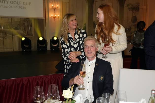 Europa-Park Eagles Charity Golfcup 2025 Uli, Cornelia und Jennifer Stein anlässlich des Gala-Abends im Hotel Colosseo. Europa-Park Eagles Charity Golfcup 2025 am 05.05.2025. Hotel Colosseo, Rust, Baden-Württemberg, Deutschland.