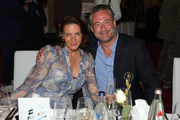 Europa-Park Eagles Charity Golfcup 2025 Sänger Sasha mit Ehefrau Julia Röntgen anlässlich des Gala-Abends. Europa-Park Eagles Charity Golfcup 2025 am 05.05.2025. Hotel Colosseo, Rust, Baden-Württemberg, Deutschland.