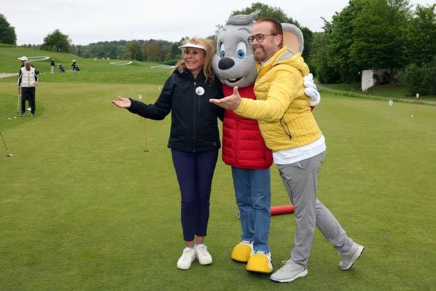 Europa-Park Eagles Charity Golfcup 2025 Ireen Sheer und Ross Antony mit der Euromaus auf dem Golfplatz. Europa-Park Eagles Charity Golfcup 2025 am 05.05.2025 auf dem 18-Loch-Platz des Europa-Park Golfclubs Breisgau e.V.. Baden-Württemberg, Deutschland.