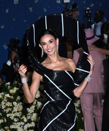 May 5, 2025, New York, Ny, United States: Demi Moore attends the 2025 Met Gala Celebrating Superfine: Tailoring Black Style at Metropolitan Museum of Art in New York. May 5, 2025. New York United States - ZUMAp281 20250505_zea_p281_268 Copyright: xPhotoxImagexPressx