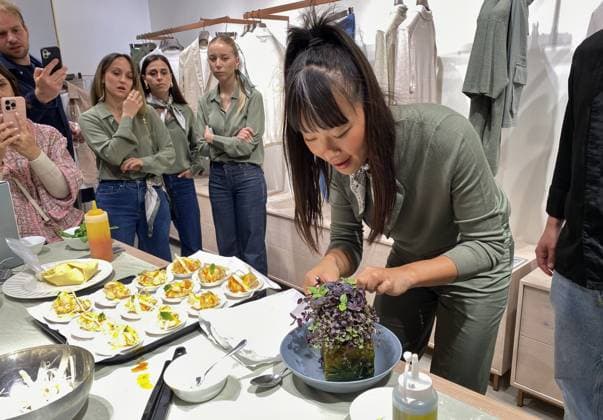 Entertainment Themen der Woche KW19 Entertainment Bilder des Tages May 6, 2025, Milan: Milan, Anna Zhang, winner of the 14th edition of Masterchef, arrives at the Falconeri boutique in via Montenapoleone for a cooking class reserved for a few dozen customers, in collaboration with the Garofalo brand. Milan Italy  - ZUMAp169 20250506_zea_p169_834 Copyright: xMimmoxCarrierox